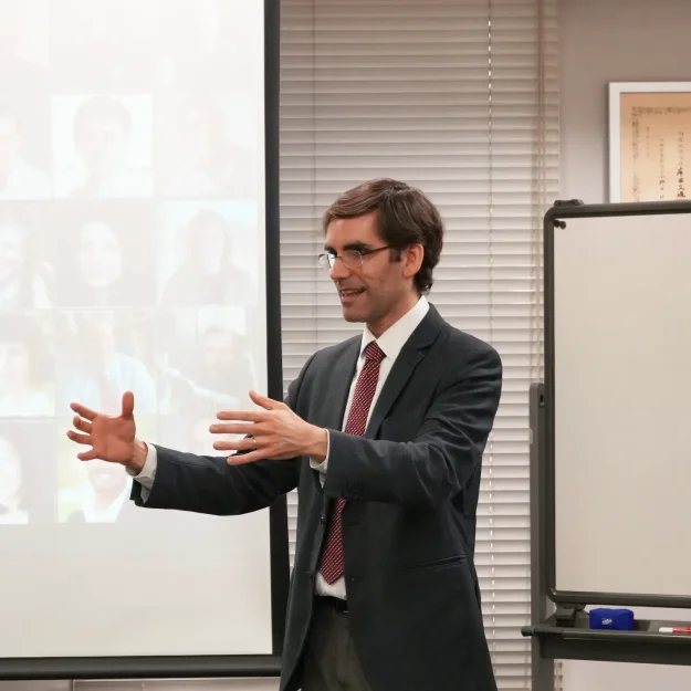 MIT-Dr-Palacios-speaks-at-Samco-3