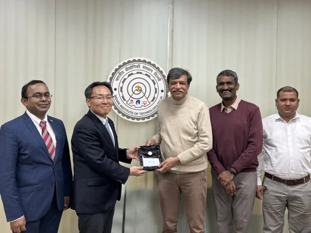 Samco-President-with-IIT-Delhi-Director