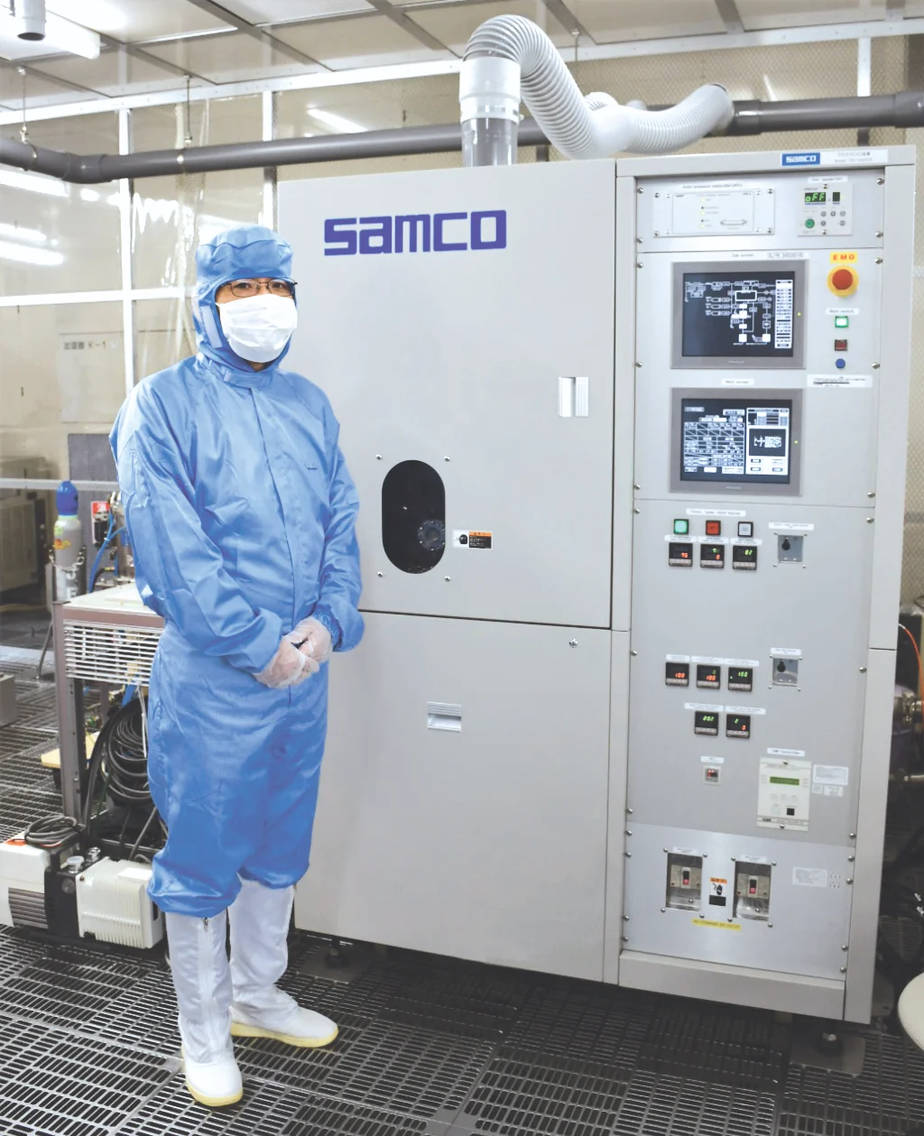 Professor Oogane with the plasma CVD system “PD-100ST.”
